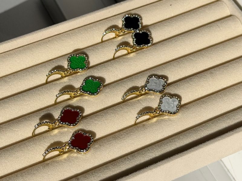Сережки "LUX CLOVER"  у зеленому кольорі  553 фото